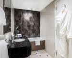 Room image #11 at Holiday Inn London - Kensington High St